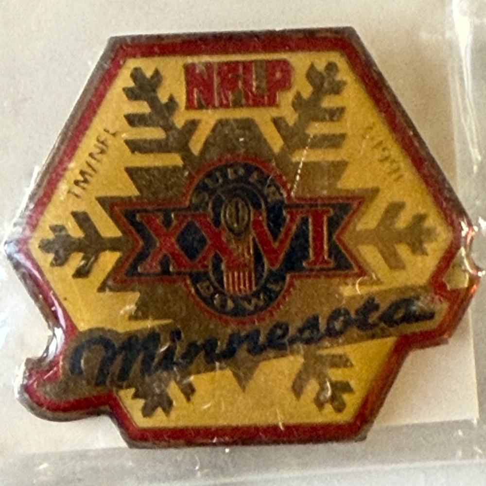 NFLP Minnesota Collectors Pin - Washington Redskins vs Buffalo Bills 1992